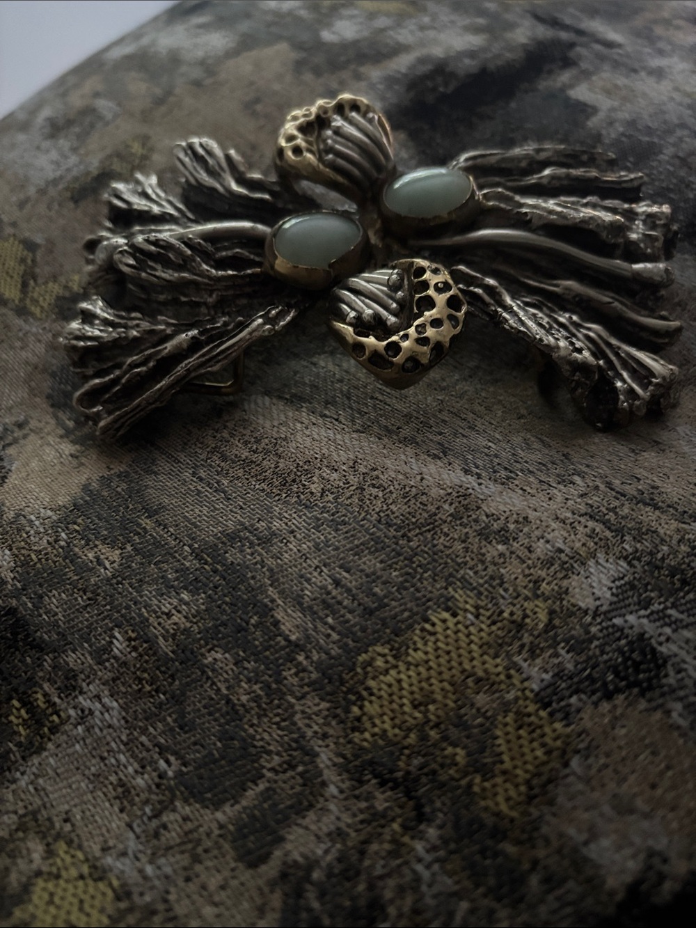 Floral Sculpted Metal Belt Buckle with Pale Green Cabochons UNIsex
(Heavy)
